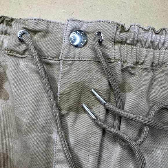 Moncler Pantalone Bermuda Camouflage Shorts - Picture 3 of 14